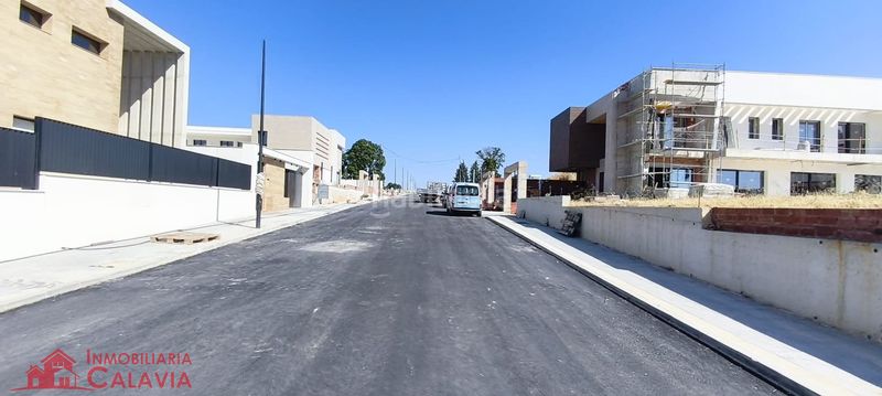 Foto f5e76ab1-0cf8-4261-92e6-eb2fc586e921. Terreny residencial a Baeza