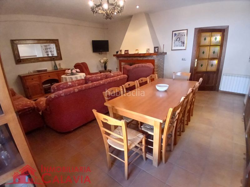 Foto a1f1487f-2b5e-4cdd-b0b4-d2d461a06aaf. Casa amb xemeneia calefacció aparcament a Baeza