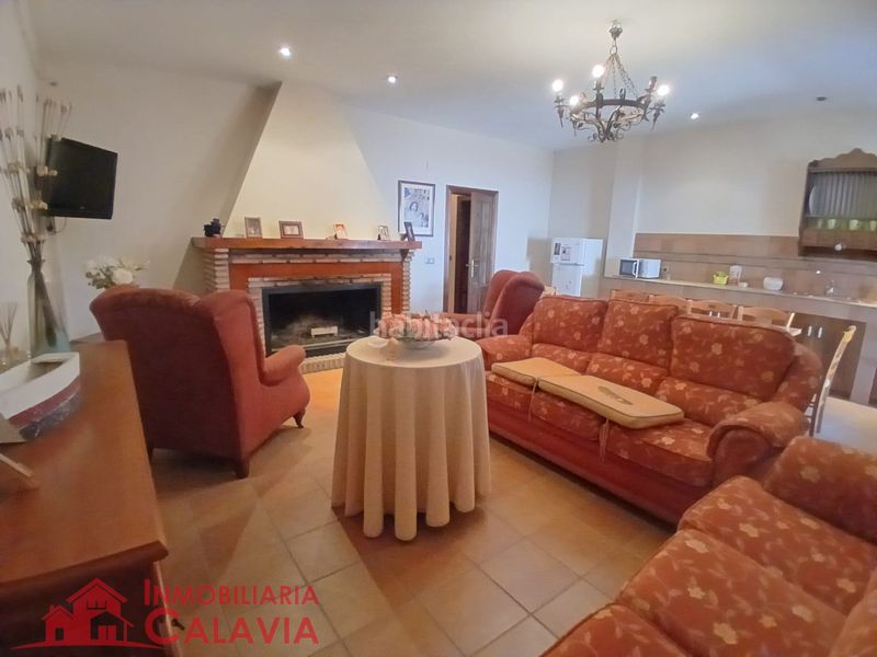 Foto a8779d47-865f-43cf-9714-da507cb2010c. Casa amb xemeneia calefacció aparcament a Baeza