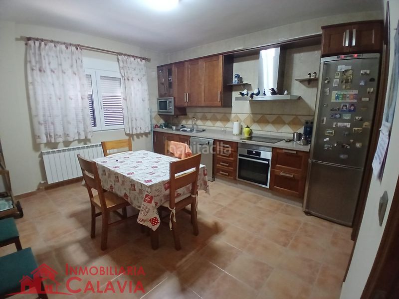 Foto b1d5a592-1911-41b0-9289-41ca01963b3f. Casa amb xemeneia calefacció aparcament a Baeza