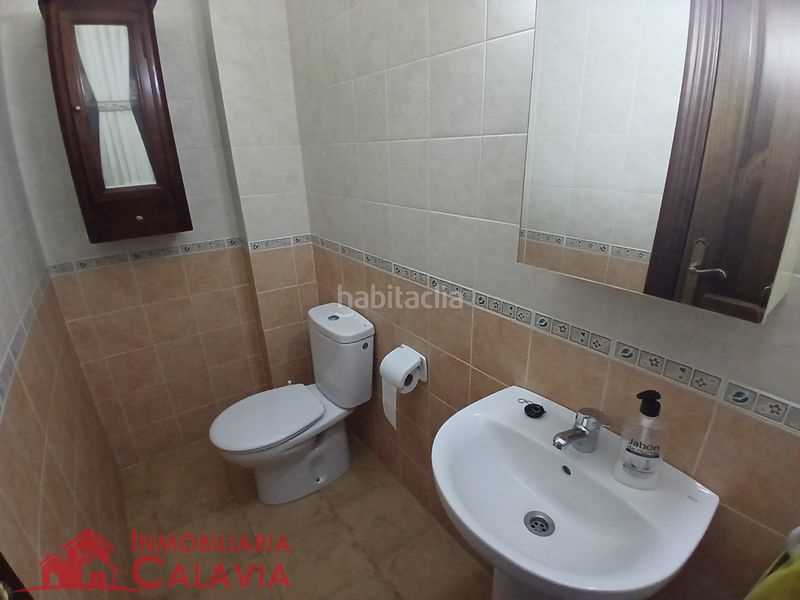 Foto fee5f6ac-2679-4768-aee7-d8f463d3726a. Casa amb xemeneia calefacció aparcament a Baeza
