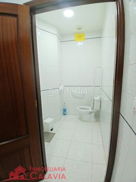 Foto f8db7b8f-17d5-4e1c-a5d7-d9c75d475a86. Transfer business premise with heating in Baeza