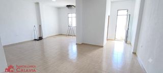 Lloguer Local Comercial a Baeza. Local disponible en venta o alquiler