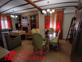 Affitto Casa in Calle albahaca 21. Magnífica casa de dos plantas con patio, 3 dormitorios y 3 baños