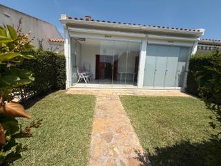 Maison jumelée à Carrer de la cova 23. Adosado en venta a menos de 800 m de la playa