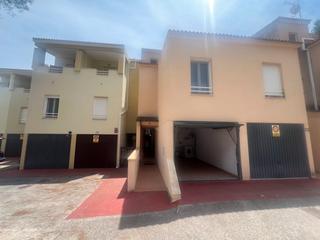 Maison jumelée à Urbanización residencial edison 38. Edison, adosado