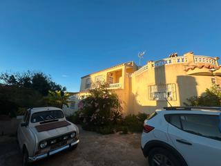 Casa adossada a Camí de cervera 14. Chalet pareado en venta en peñiscola