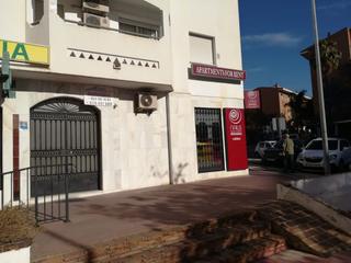 Locale commerciale in Calle Roberto Olid 1