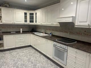 Piso  Fadrell. Venta de un amplio piso en plaza fadrell