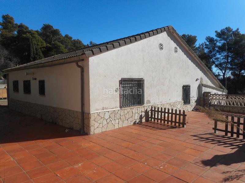 Foto 1bcf8e03-33db-4bdc-bb0d-f66a03b89f27. Casa amb xemeneia aparcament a Vallirana