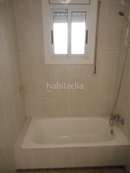 Foto 3e46b3c5-6beb-4cd6-9c8d-f910b2943eb7. Casa amb xemeneia aparcament a Vallirana