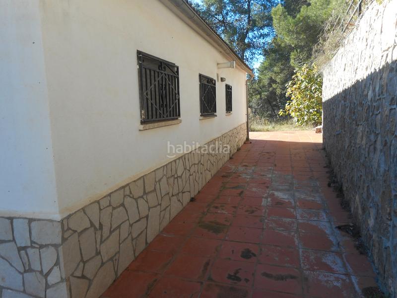 Foto fcbd2c17-bb8f-4cc8-b3f2-e8fd1ef4dcbf. Casa amb xemeneia aparcament a Vallirana