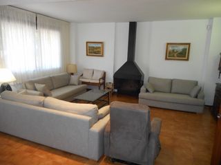Casa en Olesa de Bonesvalls. Ideal para 2 familias