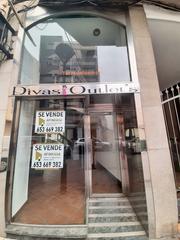 Lloguer Local Comercial a Avenida constitucion 84. Magnífico local comercial junto plaza del pueblo