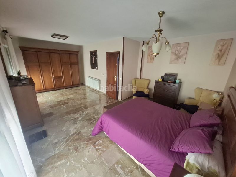 Foto f1b06ae3-fb1c-4bb5-bbf7-b0b39f7e8435. Maison jumelée avec cheminée chauffage parking dans Jaén