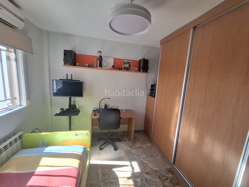 Foto f2b5416d-3169-4f8b-930a-02c51596a37e. Maison jumelée avec cheminée chauffage parking dans Jaén