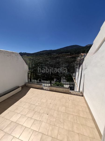 Foto 12cb61a6-f2eb-44aa-8b51-243c52099f07. Casa adossada amb xemeneia calefacció aparcament piscina a Jaén
