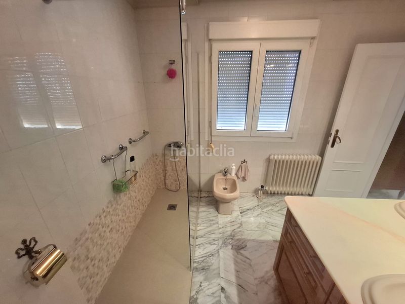Foto 144d821c-3e0d-4387-8a9c-fa8ae2c29cef. Casa adossada amb xemeneia calefacció aparcament piscina a Jaén