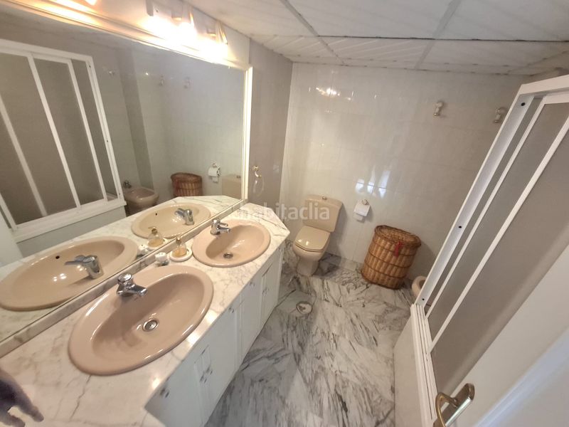 Foto 50f80930-d696-4416-a206-377a4d8e69a4. Casa adossada amb xemeneia calefacció aparcament piscina a Jaén