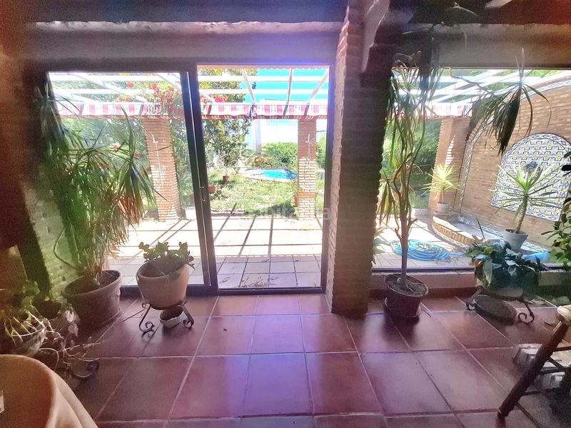 Foto 95c3380a-38d3-4661-a07c-59f19e4aa6e0. Casa adossada amb xemeneia calefacció aparcament piscina a Jaén