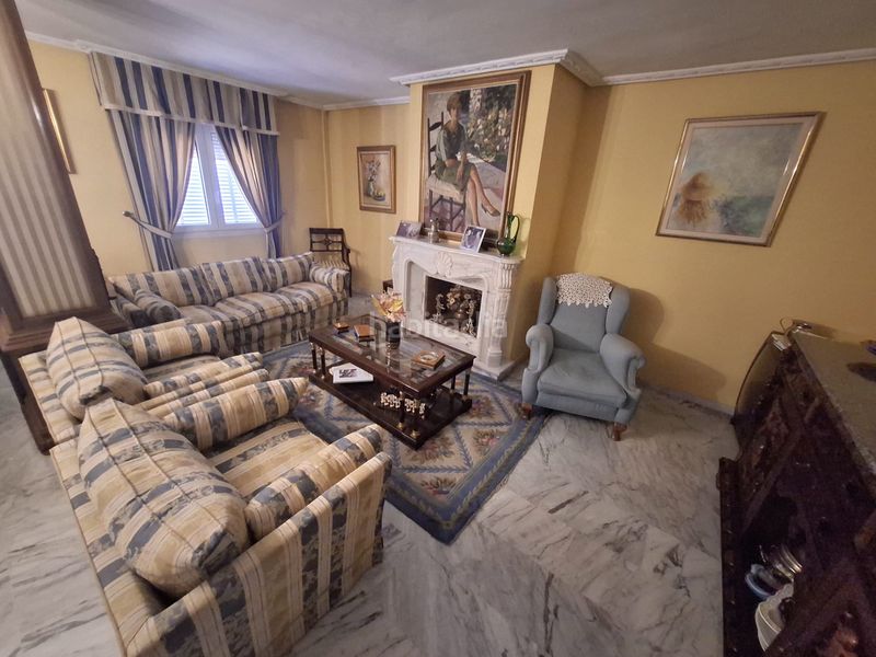 Foto e9e319ed-32b9-42b0-b76d-72fc58b357ac. Casa adossada amb xemeneia calefacció aparcament piscina a Jaén