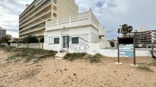 Maison à Tavernes de la Valldigna. Chalet a primera linea en venta, playa de tavernes