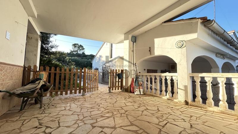 Foto a2cd5c7e-8c2a-4ece-9eff-c5879f8fd483. Masia amb piscina a Rafelguaraf