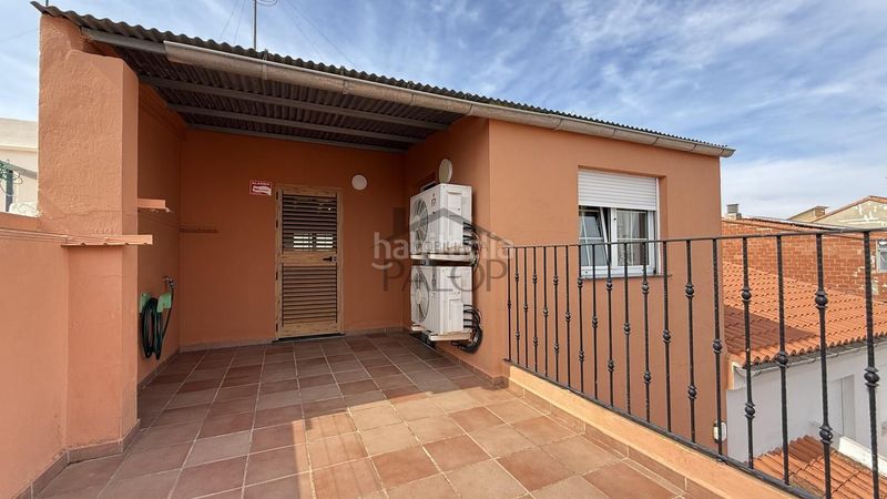 Foto 5a0f79ab-0d7c-4bfb-bcaf-12e1861f47f3. Casa adossada amb calefacció aparcament piscina a Carcaixent