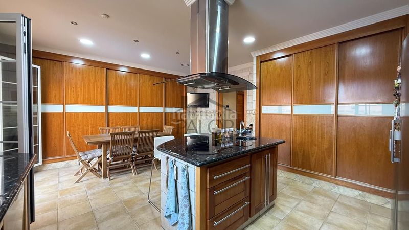 Foto c2016d00-1ef3-46a7-aeee-2d9974ad5356. Casa adossada amb calefacció aparcament piscina a Carcaixent