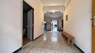 Haus in Carcaixent. Vivienda de 270 m con terraza y espacio versátil para reformar e