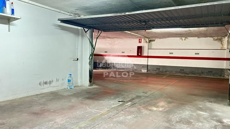 Foto dfedc978-0248-4d56-8307-0e45fa5a2706. Aparcament cotxe a Carcaixent