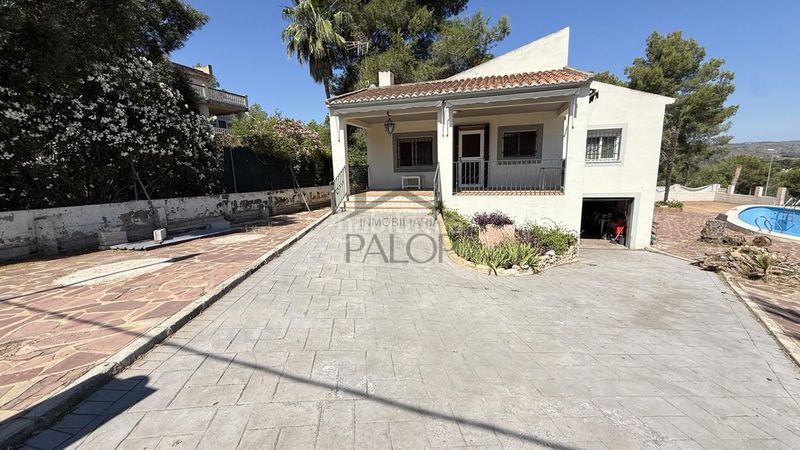 Foto 76190490-3c6e-4e2e-9382-1a7d50e1037c. Casa amb piscina a Alberic