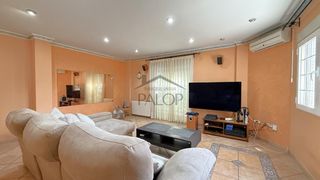 Haus in Senyera. Casa con patio en venta en senyera