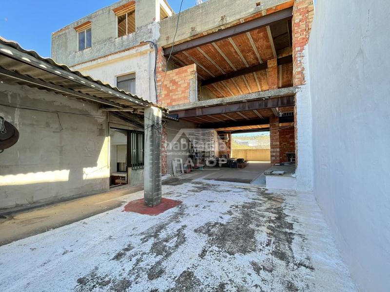 Foto 3ae01b45-e79b-4cc0-85f5-fe3396e60e11. Haus mit parking in Manuel