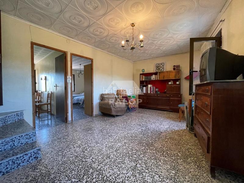 Foto 4365f1f9-f704-4d00-b8a6-46cd01e21532. Haus mit parking in Manuel