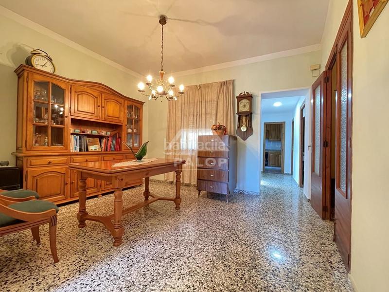 Foto 4a2ff6d2-5e1d-49d8-97a5-13bd8adac5e5. Haus mit parking in Manuel