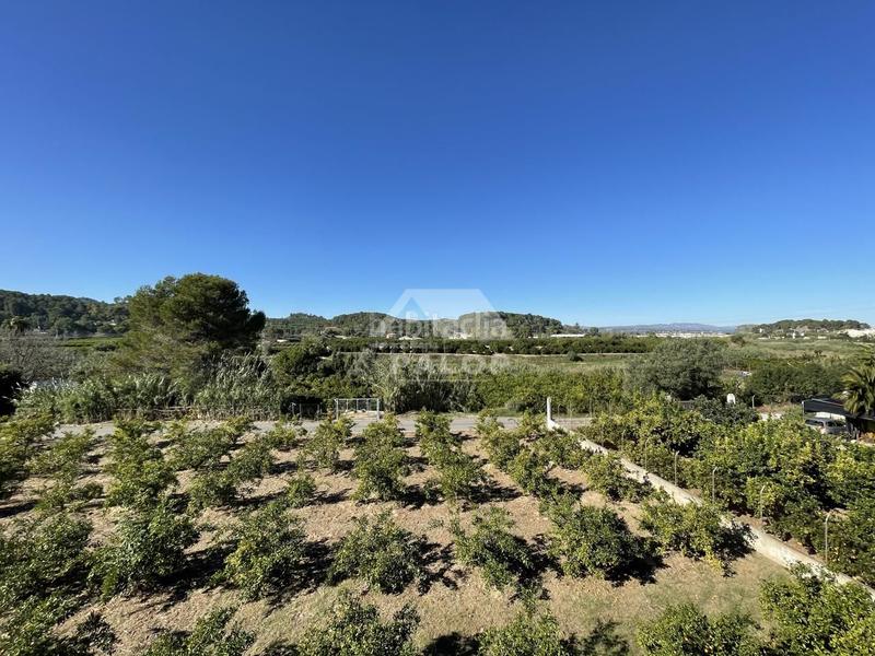 Foto 6b15057e-f9e8-40a5-b1c9-48abbad8a982. Haus mit parking in Manuel