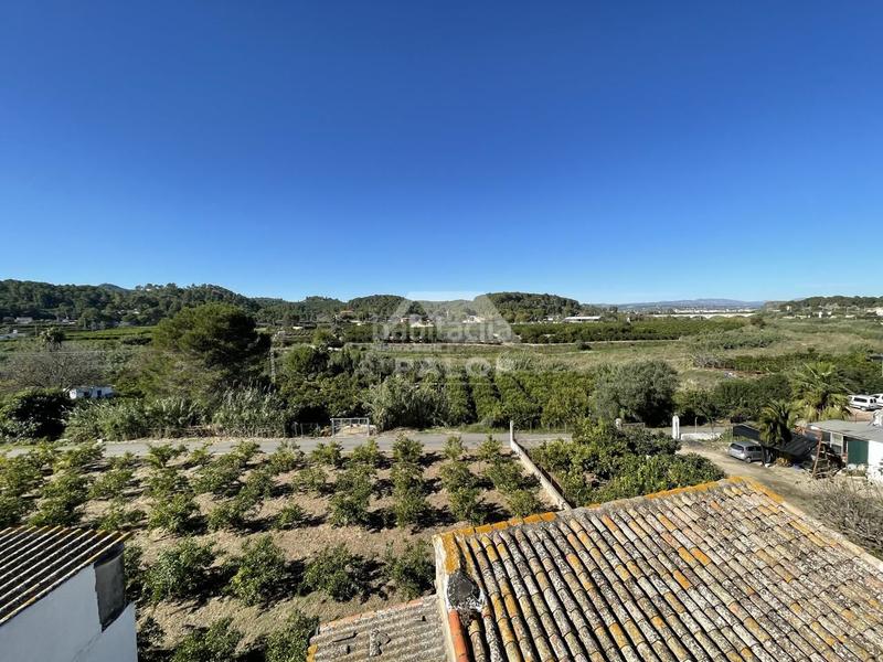 Foto 9c68e5de-b173-494b-bda5-76e77043af51. Haus mit parking in Manuel