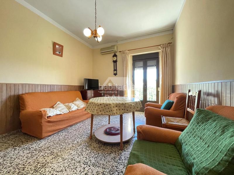 Foto b5e88052-bd65-4017-9e29-7de551ba3231. Haus mit parking in Manuel