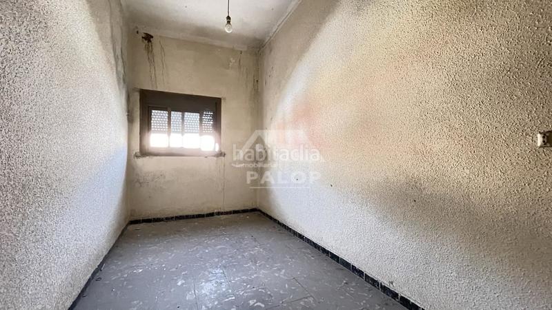 Foto 0cf75f3d-3cca-44b5-aeff-12022c14c4fc. Casa esta casa se encuentra , valencia, en la zona de la avenida. 

es un casa que tiene 211 m2 construidos en un solar en Carcaixent