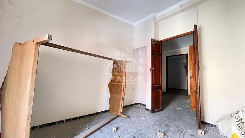 Foto 1076f444-f682-4b2c-b914-f177dca544e8. Casa esta casa se encuentra , valencia, en la zona de la avenida. 

es un casa que tiene 211 m2 construidos en un solar en Carcaixent