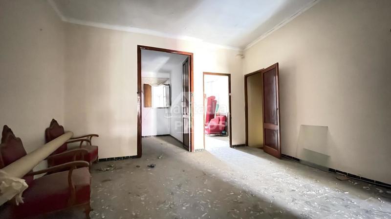 Foto 85f6188d-4d6e-4850-ad51-dfb002f4d053. Casa esta casa se encuentra , valencia, en la zona de la avenida. 

es un casa que tiene 211 m2 construidos en un solar en Carcaixent
