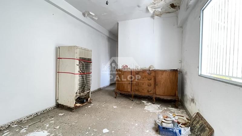 Foto afee28db-e1b1-42e3-9973-638c8bc62e12. Casa esta casa se encuentra , valencia, en la zona de la avenida. 

es un casa que tiene 211 m2 construidos en un solar en Carcaixent
