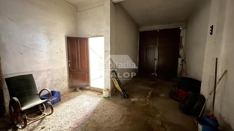 Foto c92883f5-da1f-4a45-a2b9-3d0c632ef4aa. Casa esta casa se encuentra , valencia, en la zona de la avenida. 

es un casa que tiene 211 m2 construidos en un solar en Carcaixent