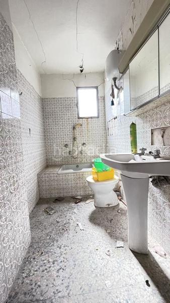 Foto e3e55b02-fea7-4ac8-ace6-14db9e52aba9. Casa esta casa se encuentra , valencia, en la zona de la avenida. 

es un casa que tiene 211 m2 construidos en un solar en Carcaixent