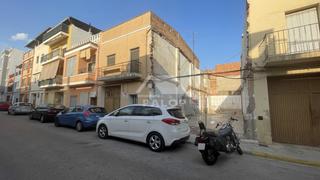 Casa a Carcaixent. Esta casa se encuentra en carcaixent, valencia, en la zona de la