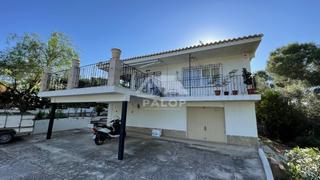 Casa a Alberic. Este chalet se encuentra en alberic, valencia, en la urbanizació