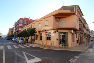 Edifici a Carcaixent. Este edificio se encuentra en carcaixent, valencia, en la zona d