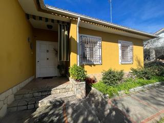 Chalet en El Brillante -El Naranjo - El Tablero. Una parcela de 3000 m2 segregable en tres con dos chalets con bu
