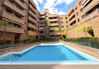 Pis a Calle teresa de calcuta 3. Exclusivo piso de 2 dormitorios con terraza, patio privado y pis